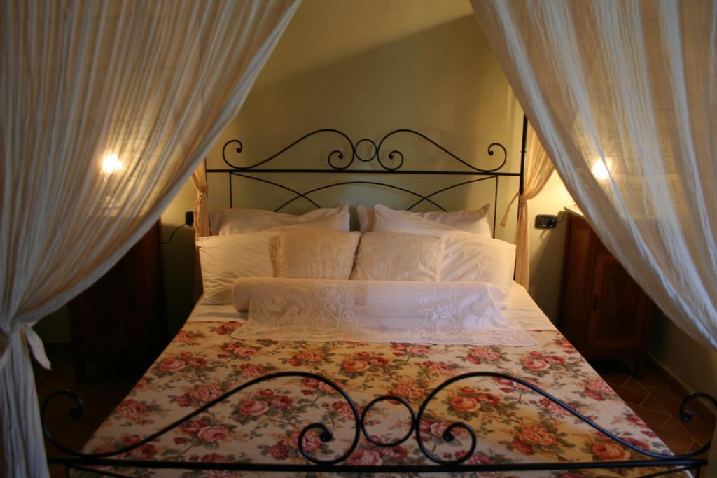 セッジャーノ Antico Casale Pozzuoloヴィラ 部屋 写真